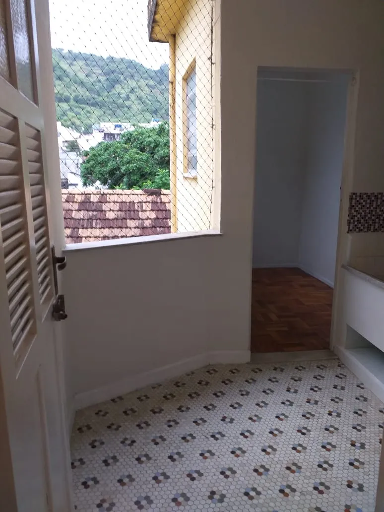 One-bedroom apartment with a mountain view — photo 3