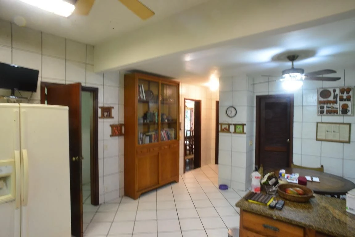 Casa mobiliada com 6 quartos e 5 suítes, com jardim — photo 60