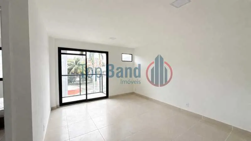 1-bedroom apartment with a balcony and open kitchen — photo 8