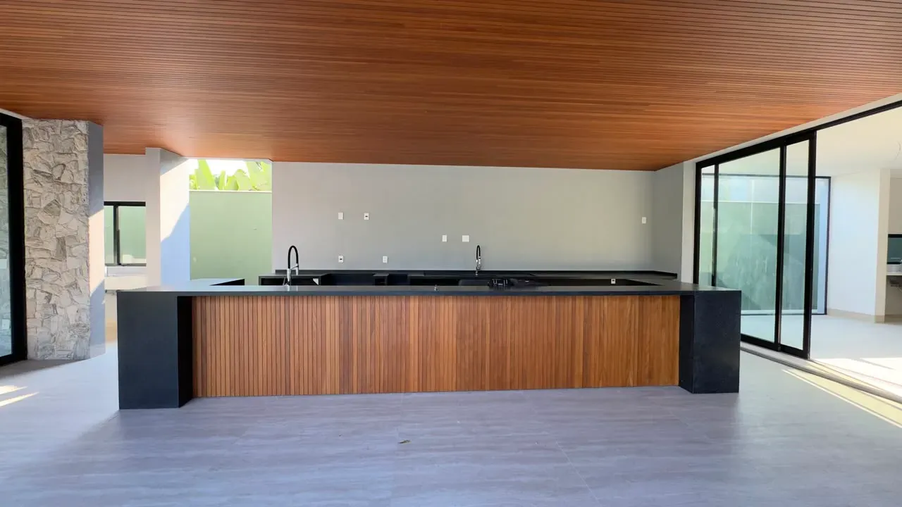 House with 5 bedrooms and floor-to-ceiling windows — photo 11
