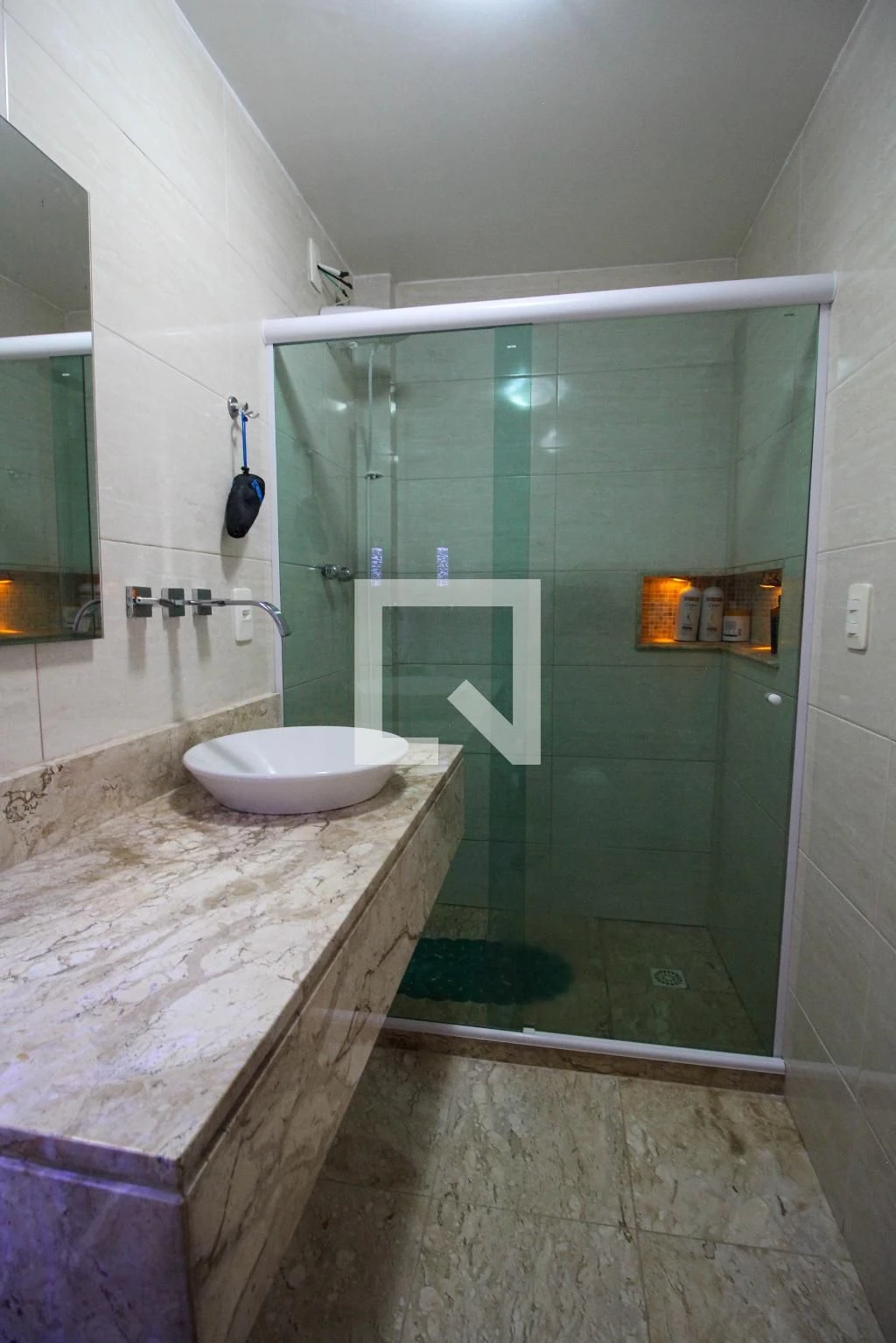 3-bedroom unfurnished apartment with laundry area — photo 36