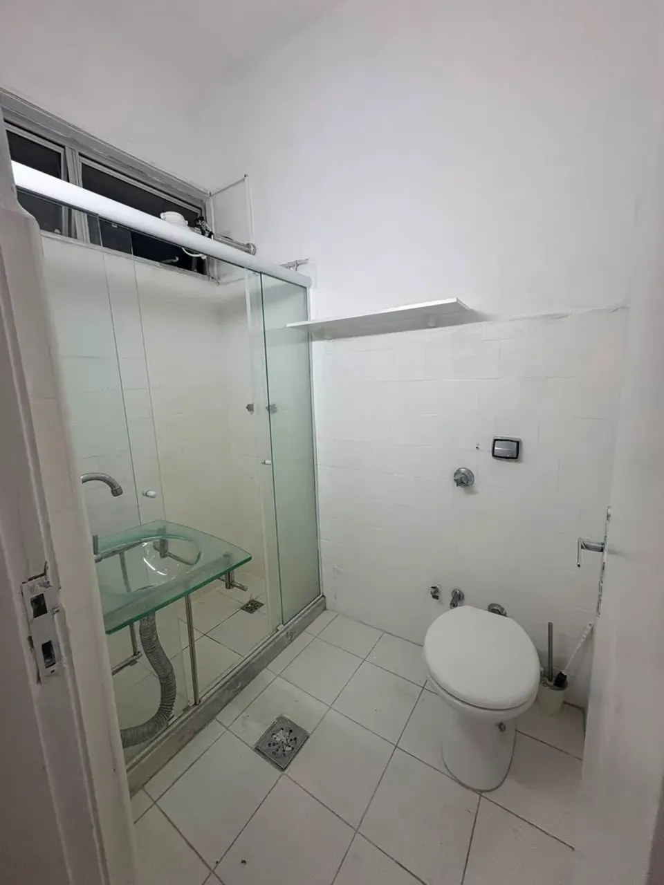 38 m² apartment with 1 bedroom and glass shower — photo 4