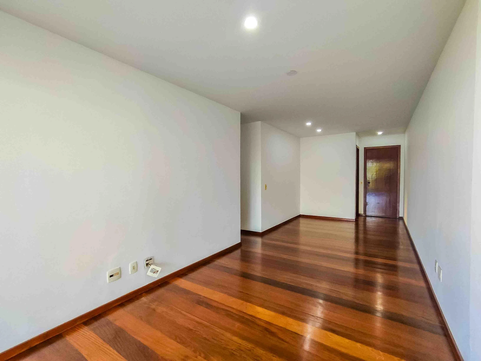 Apartamento sem mobília com 3 quartos e área de lavanderia — photo 13