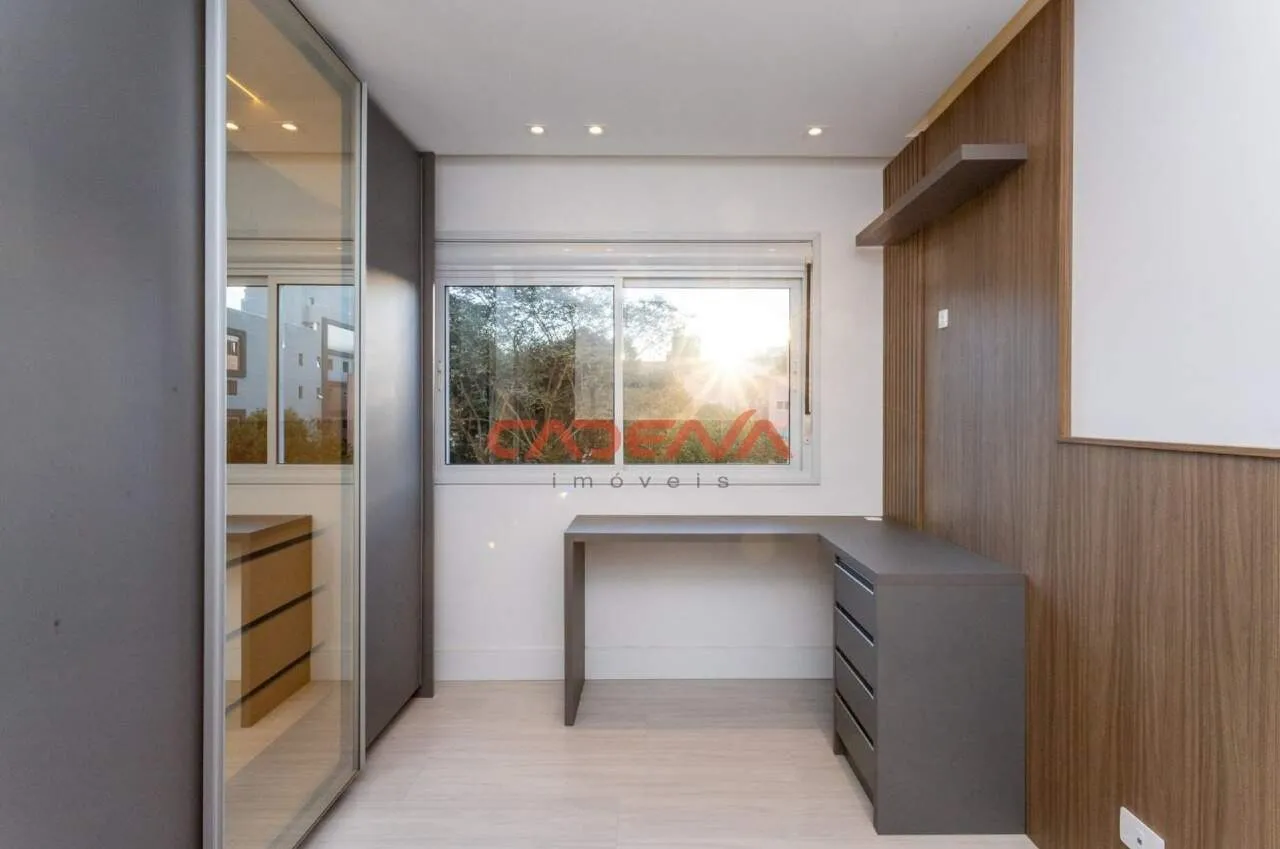 Unfurnished 4-bedroom apartment with private BBQ — photo 14