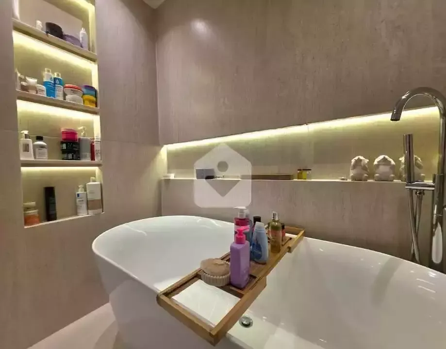 Мебльована квартира 231 м² з 4 спальнями-сюїтами і 4 місцями — photo 20