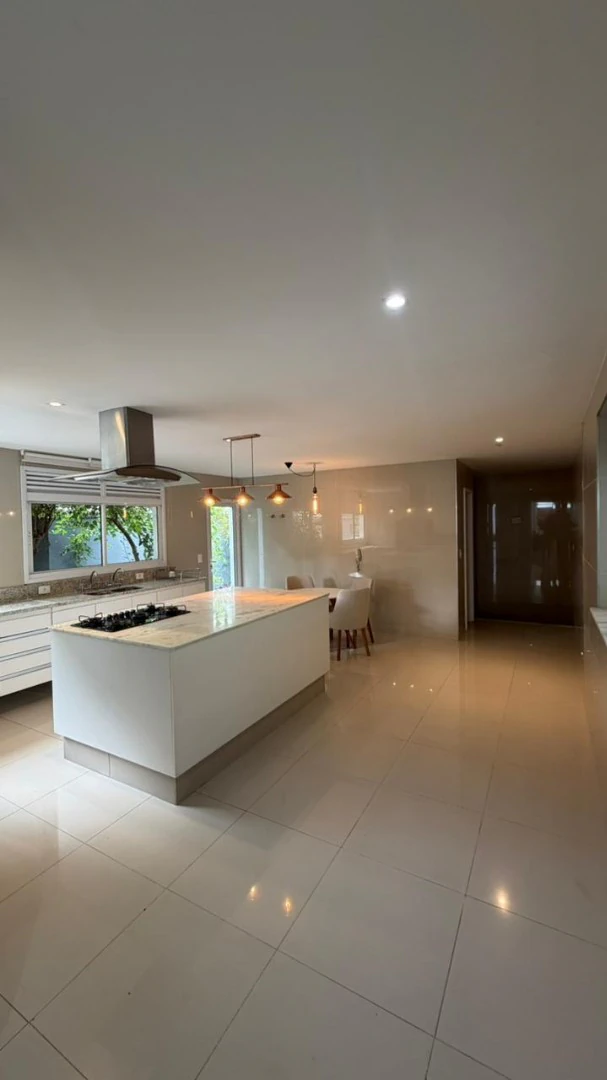 Casa triplex com 6 quartos e piscina, 1 suíte — photo 4