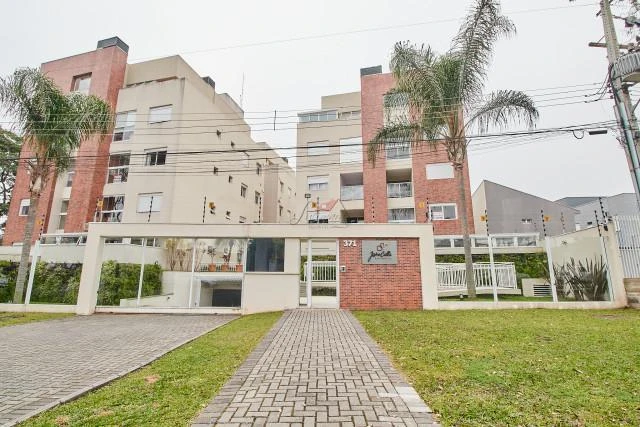 Balcony with a grill in a 2-bedroom apartment, 129 m² — photo 9