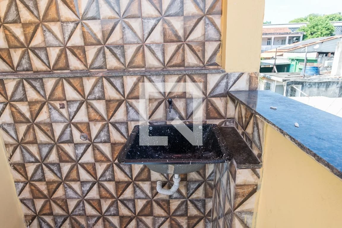 Balcony with a grill in a 3-bedroom apartment, 80 m² — photo 16