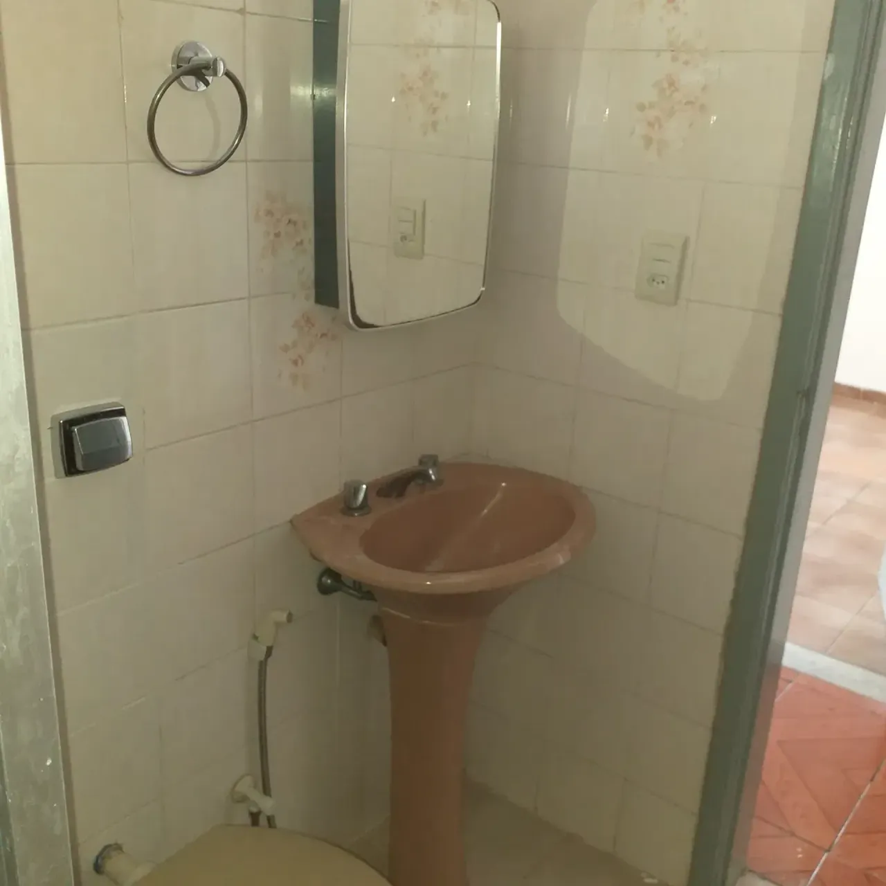 60 m² apartment with 2 bedrooms and a glass shower — photo 6