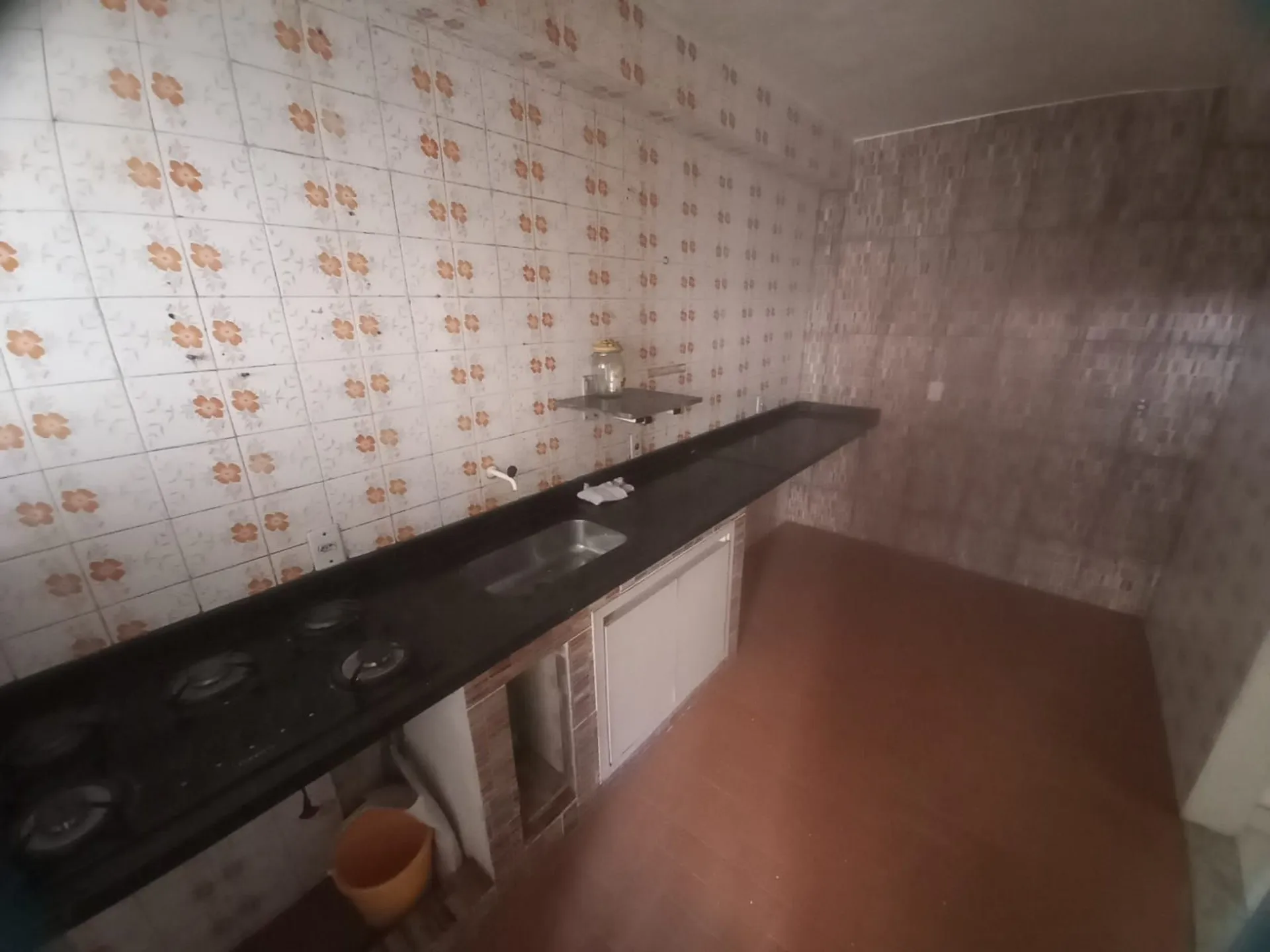 Casa de 200 m² com 2 quartos e cozinha fechada