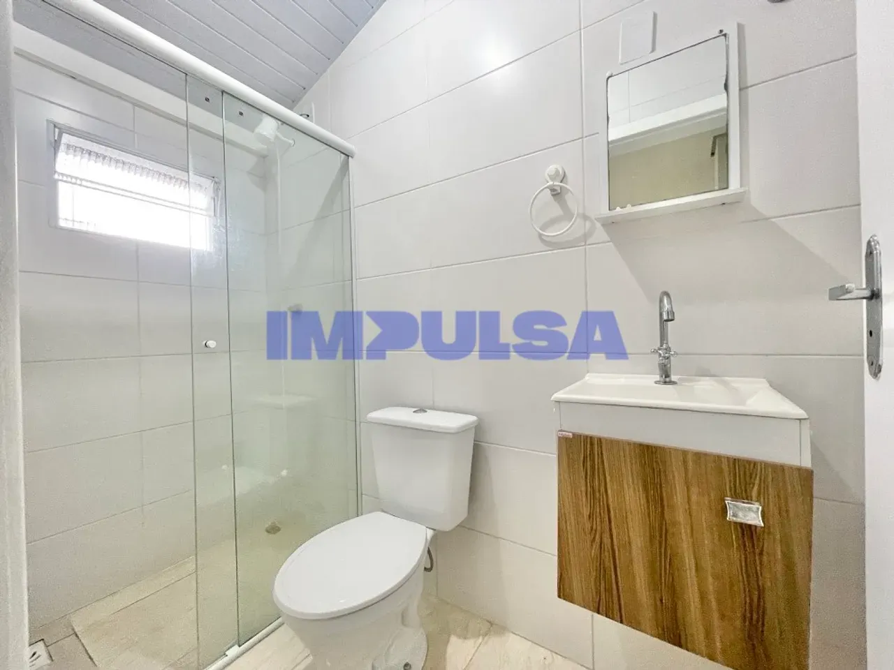 Studio with 1 bedroom en suite and 1 bathroom no parking — photo 4