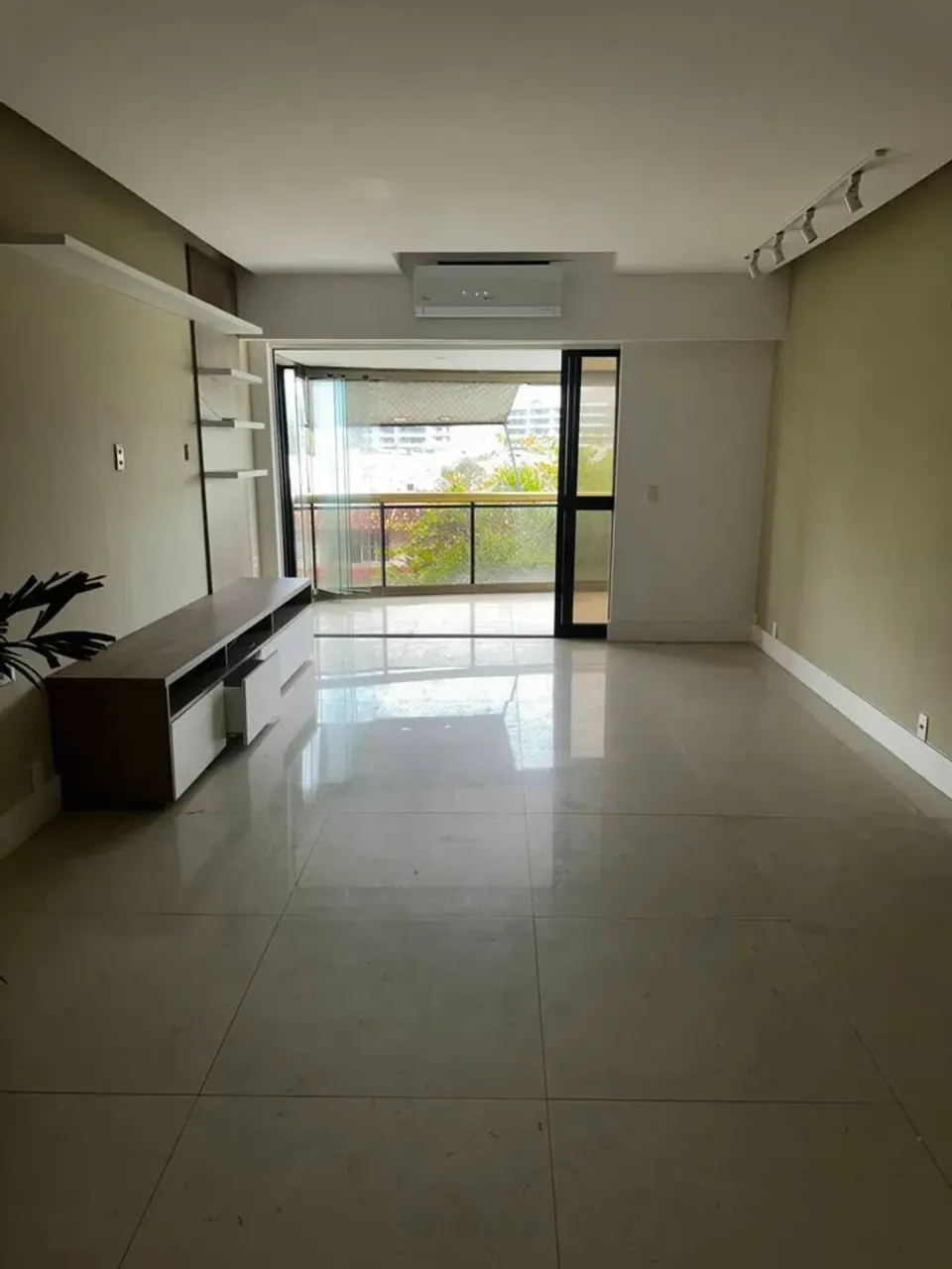 Apartamento com 4 quartos e varanda de vidro — photo 4