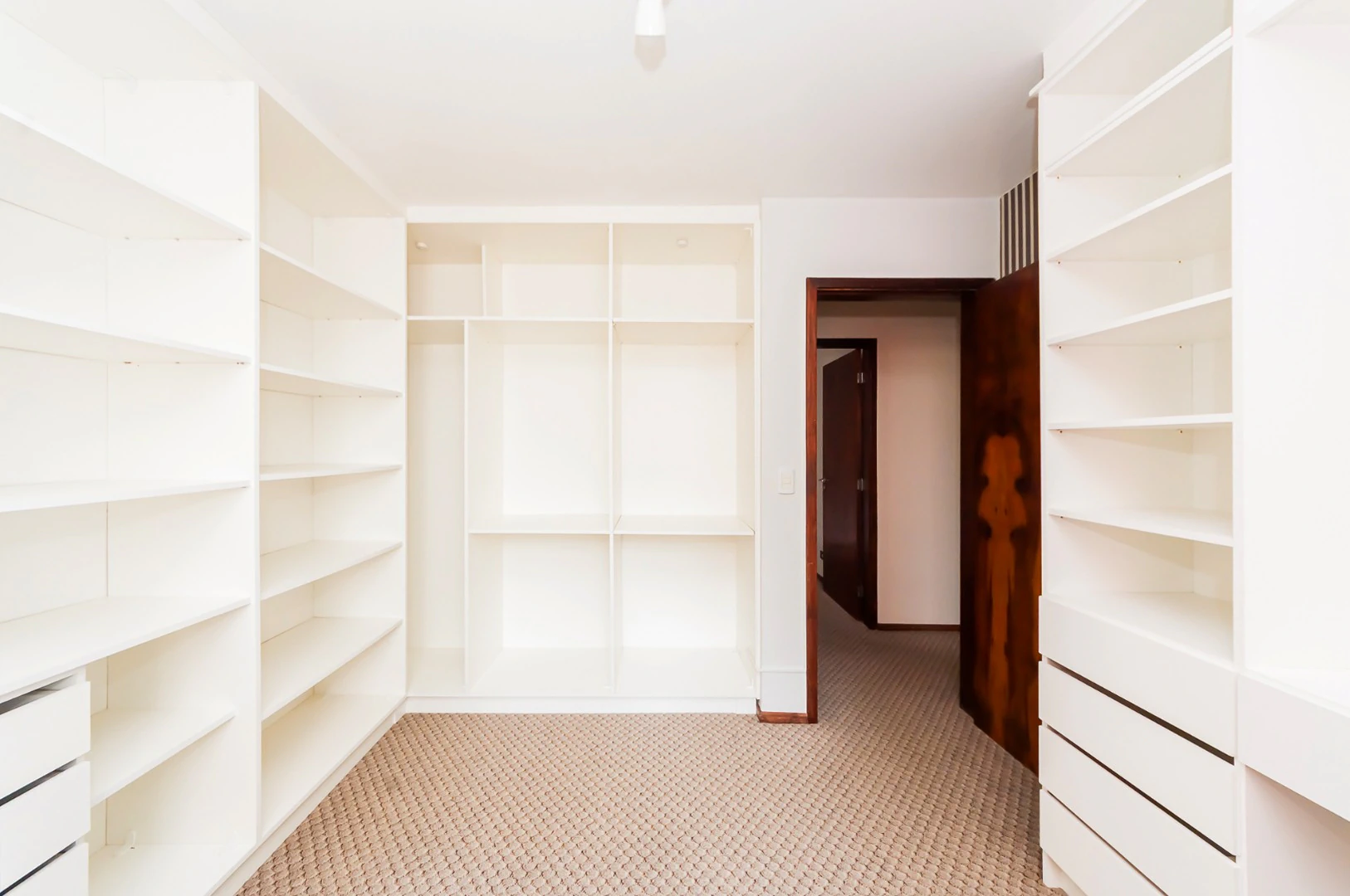 3-bedroom apartment with a home office in Curitiba — photo 5