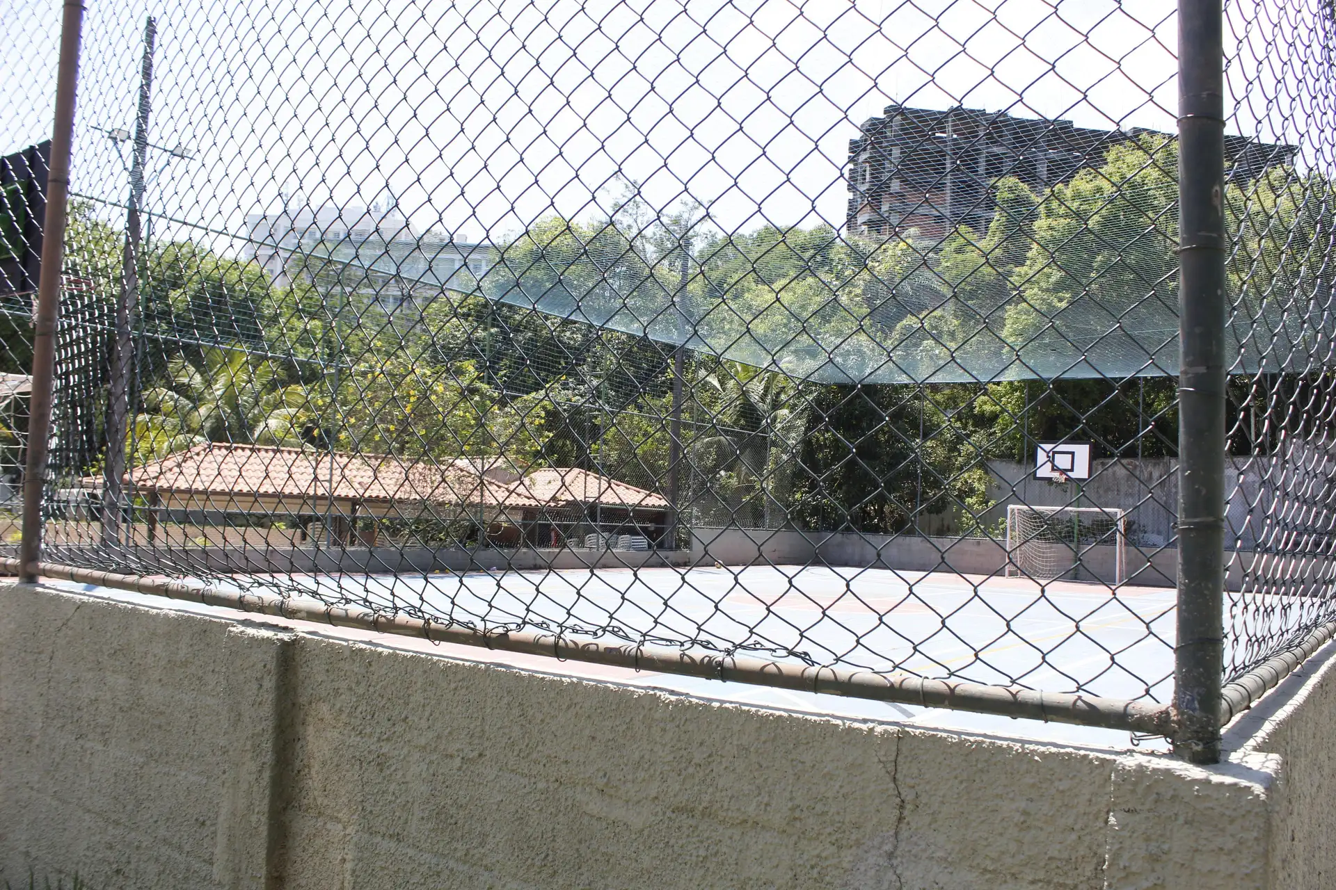 Unfurnished 2-bedroom apartment with a balcony — photo 15