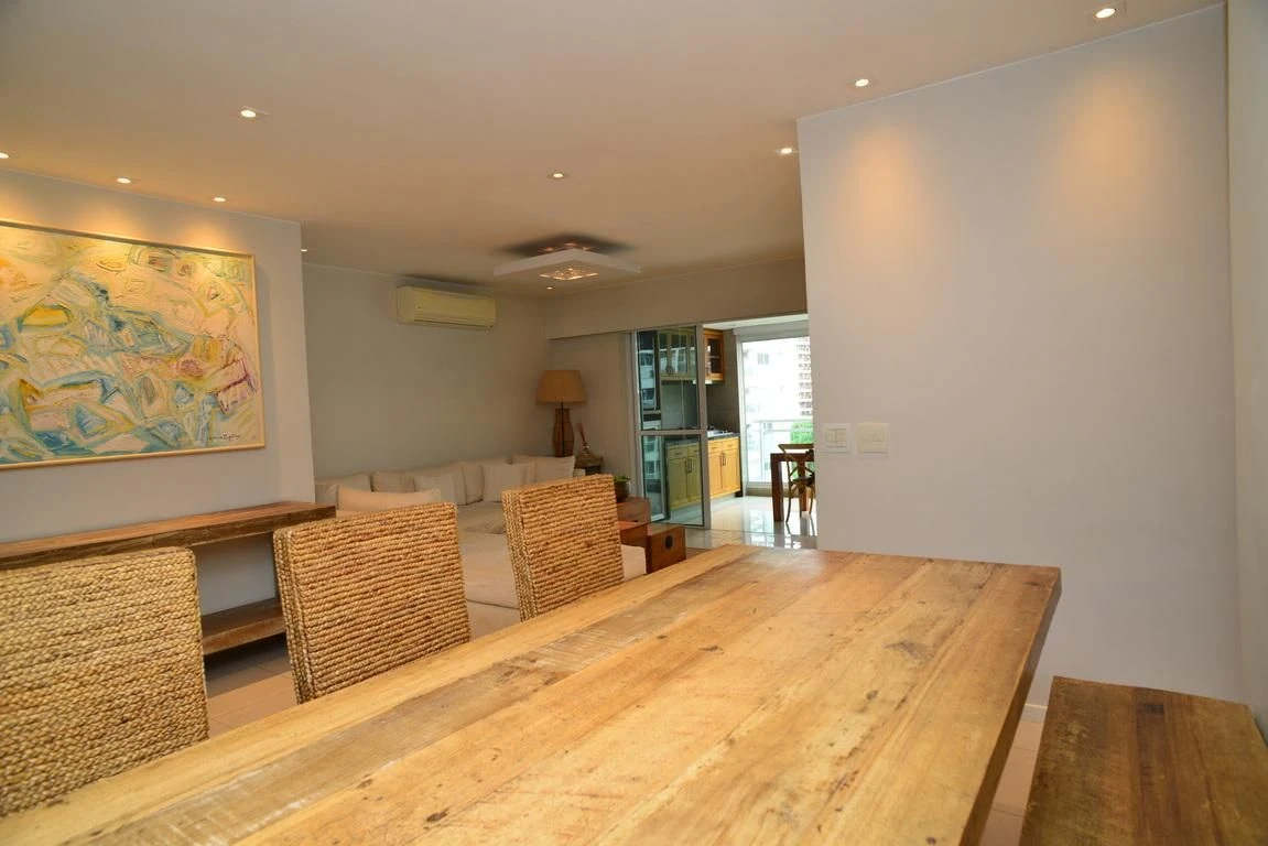 3-bedroom apartment with a glass-enclosed balcony — photo 11