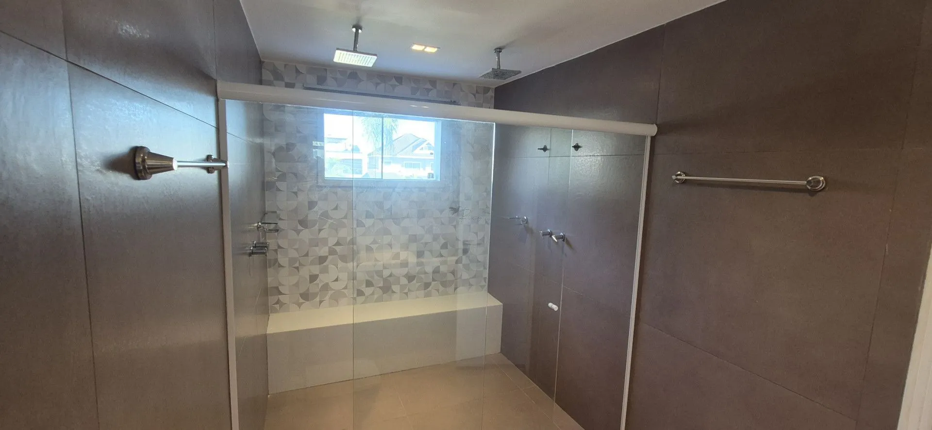 Furnished house, 469 m², with floor-to-ceiling windows — photo 16