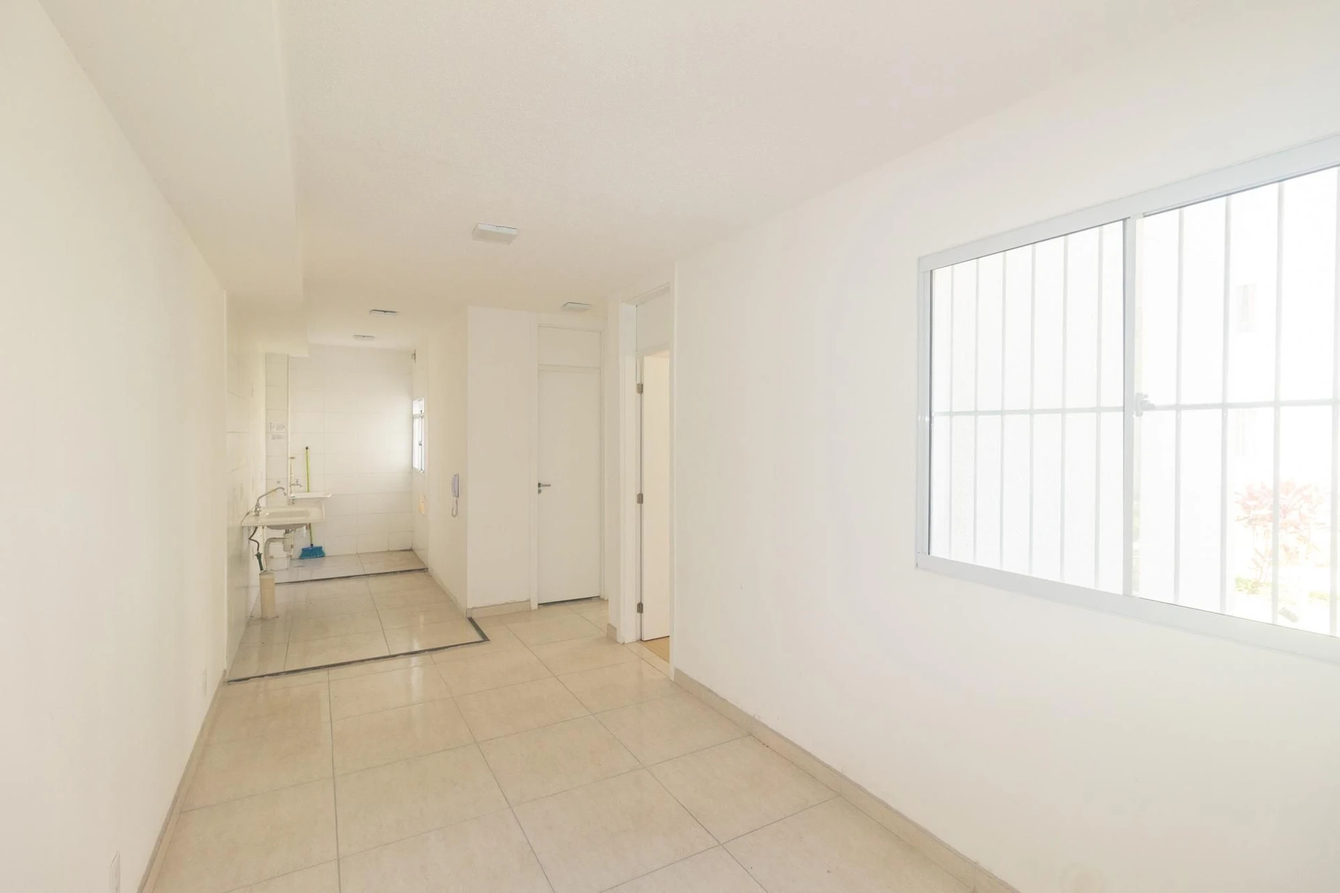 Apartamento com 2 quartos e box de vidro no banheiro — photo 28