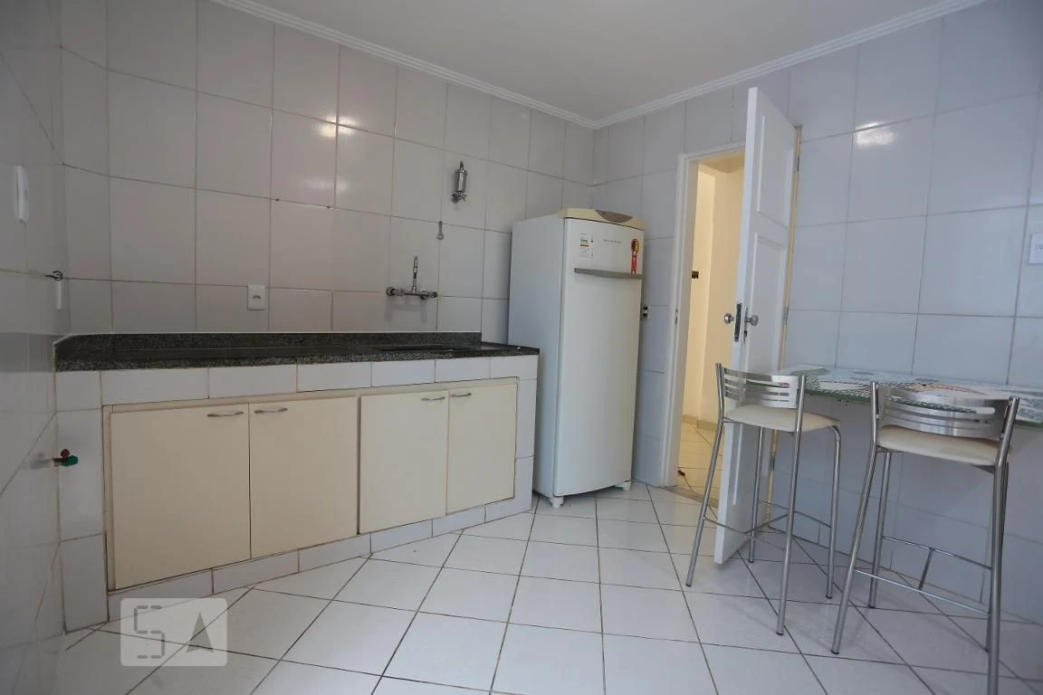 3-bedroom apartment with 2 bathrooms and no parking — photo 2