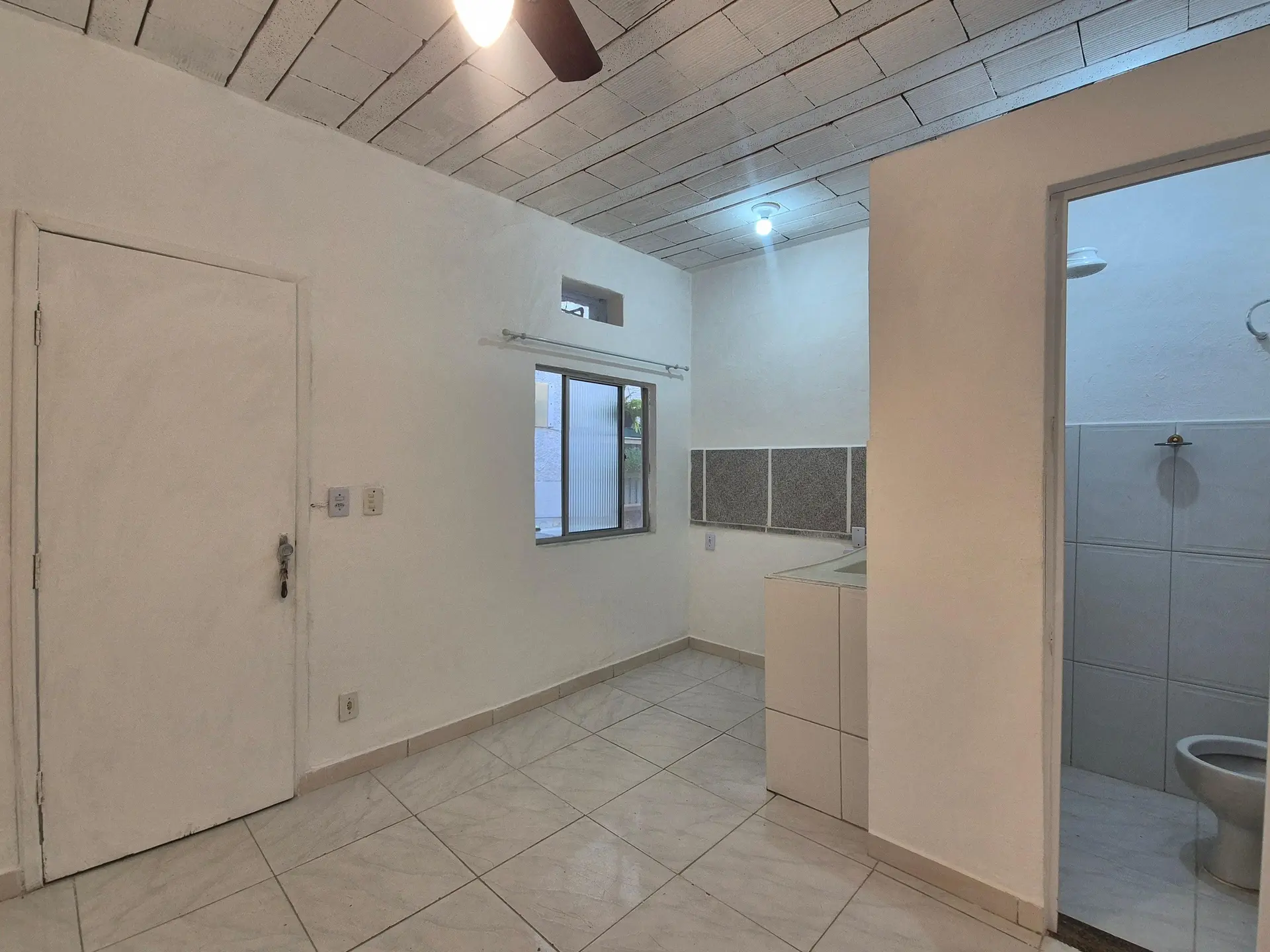 Studio with 1 bedroom and en-suite bathroom, no parking — photo 2