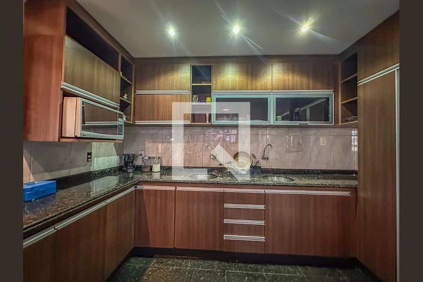Мебльований будинок з 3 спальнями та 810 м² — photo 37