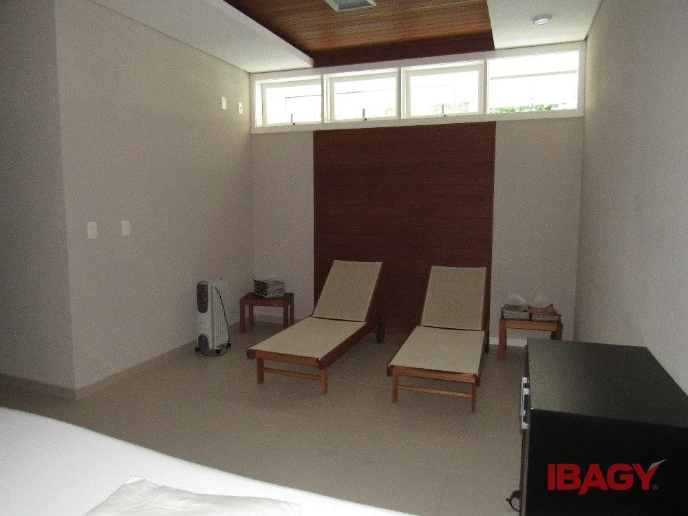 Квартира с 2 спальнями, 1 с ванной, и 2 парковочными местами — photo 17
