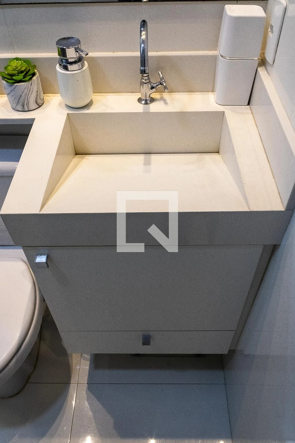 Furnished apartment, 49 m², with floor-to-ceiling windows — photo 2