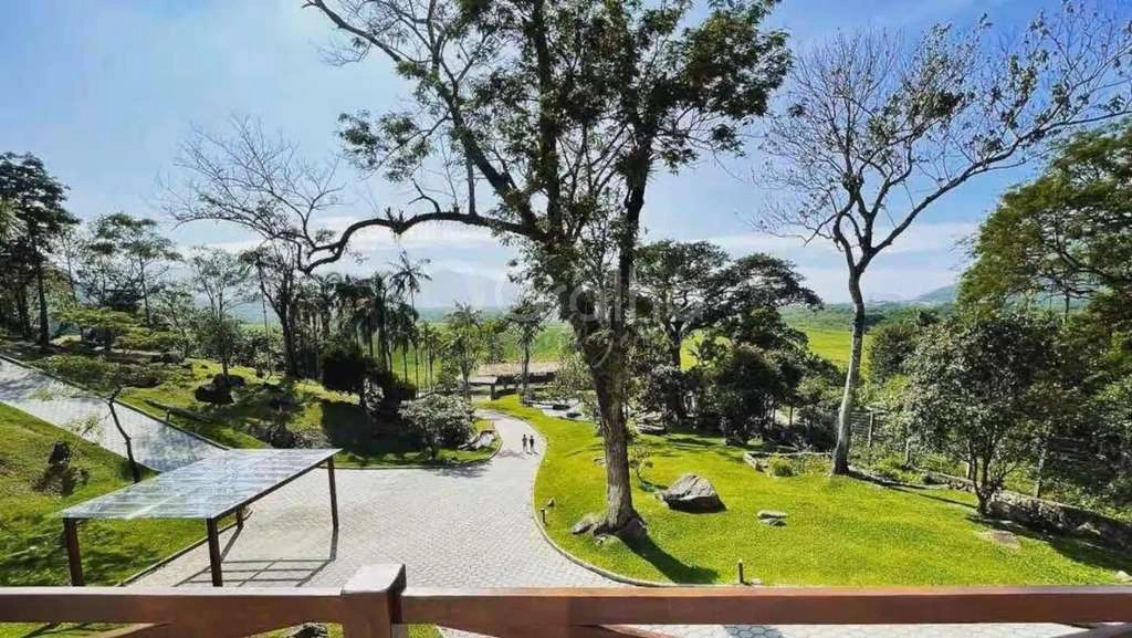Furnished condo house with 4 en-suite bedrooms — photo 5