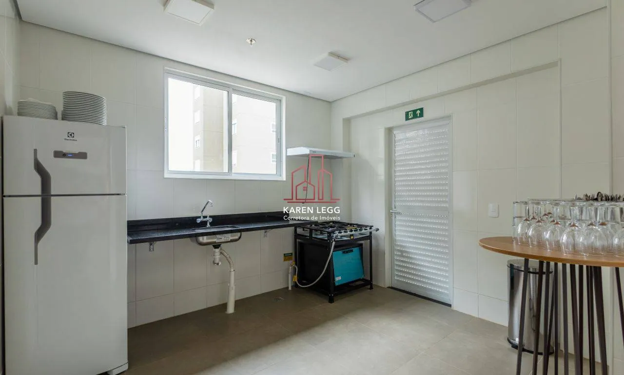 2-bedroom apartment in a building with a coworking space — photo 13