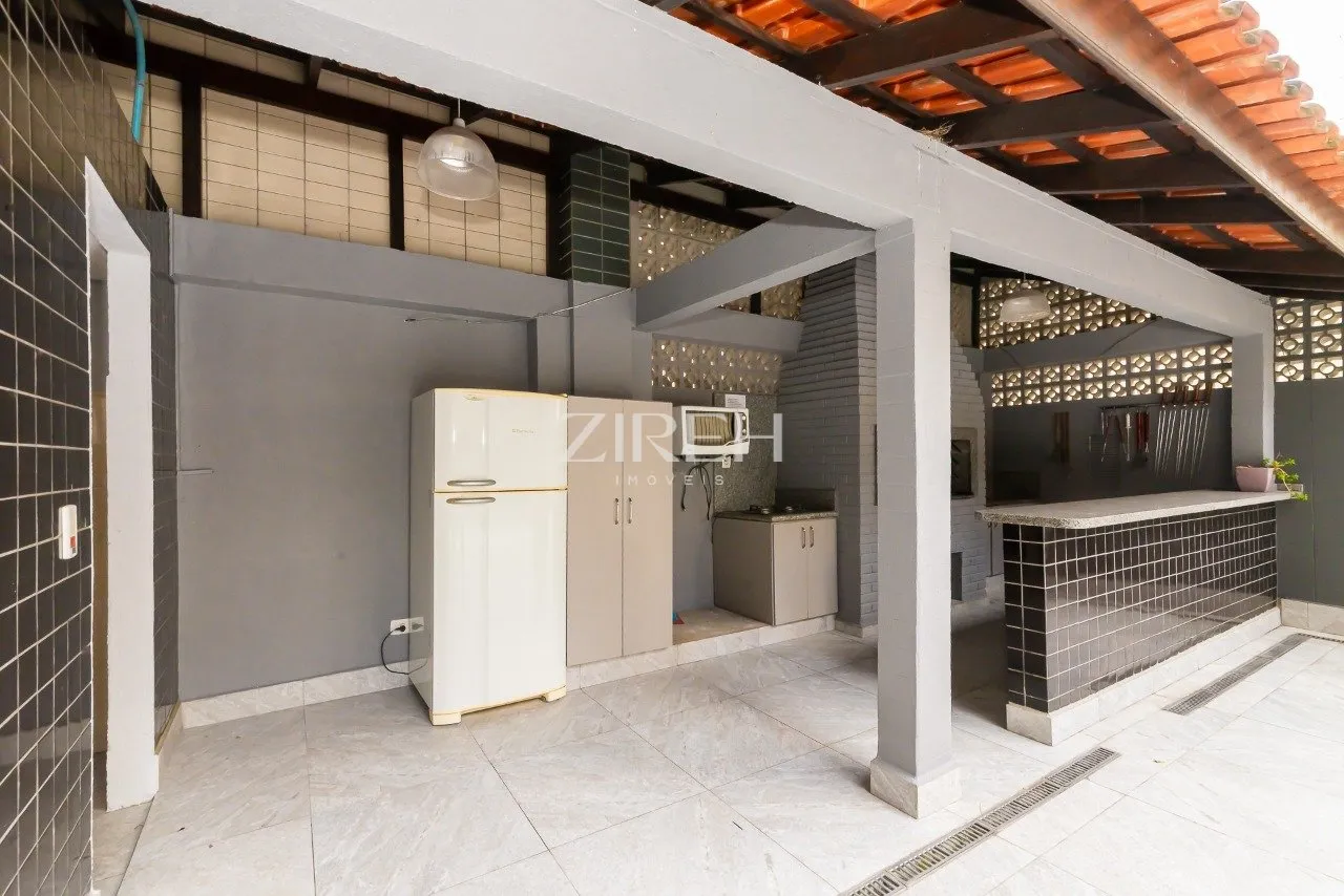 3-bedroom apartment in a building with a gym — photo 24