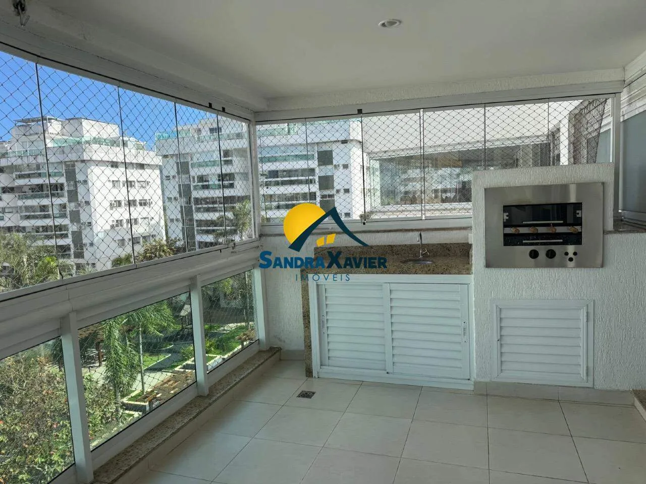 Furnished 3-bedroom apartment with 3 bathrooms and views — photo 18