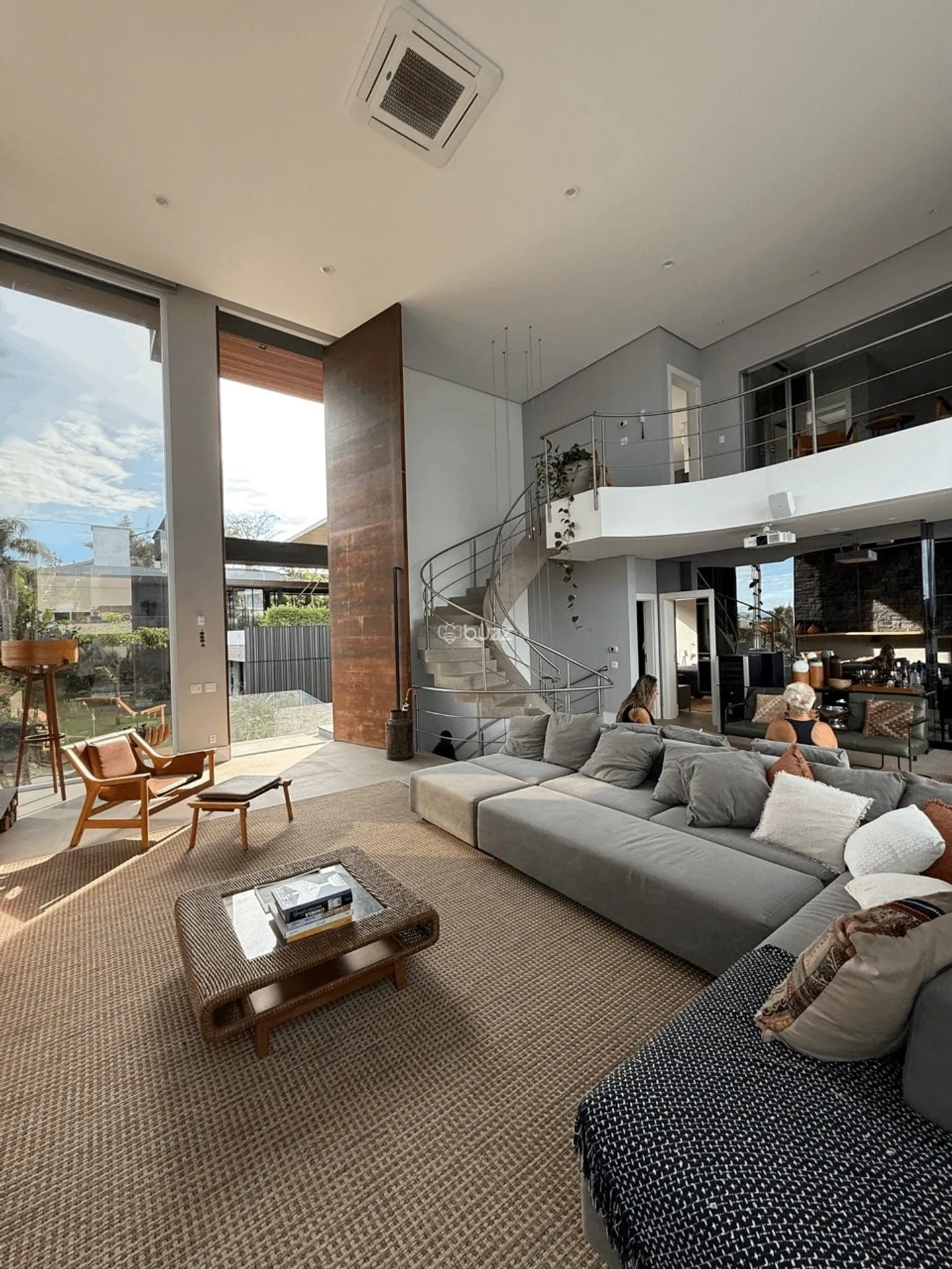 Furnished house, 561 m², with a water view — photo 10