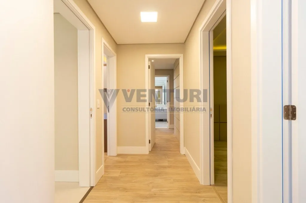 Apartment with 4 bedrooms, 3 parking spots and open kitchen — photo 46