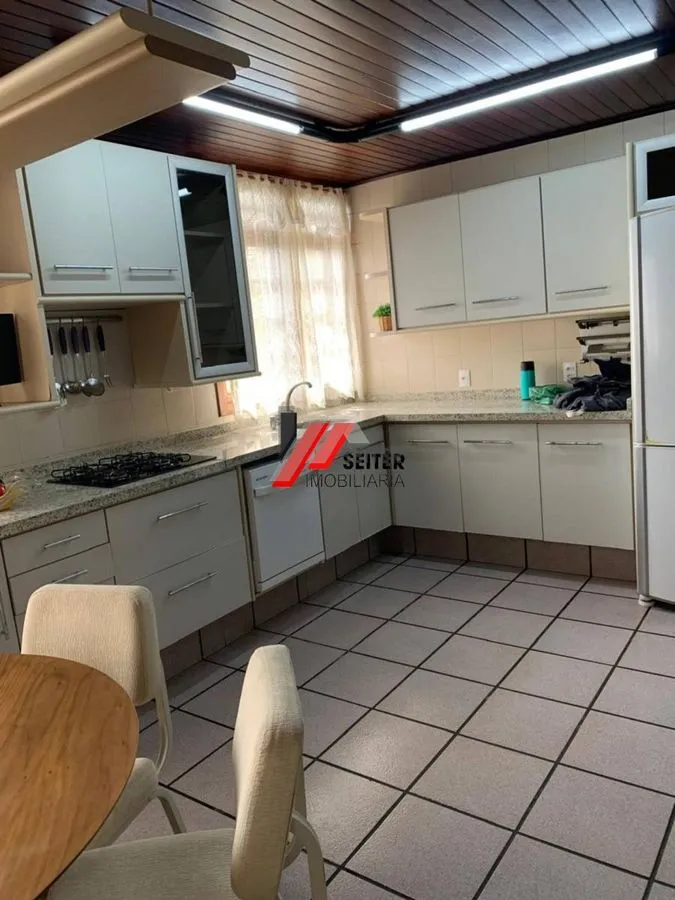4-bedroom rental house with 410 m² and 6 parking — photo 2