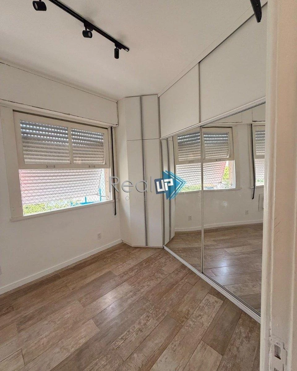 Apartment, 52 m², with floor-to-ceiling windows — photo 5