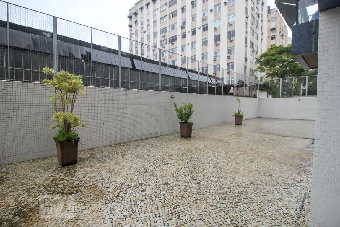 3-bedroom apartment with a glass-enclosed balcony — photo 31