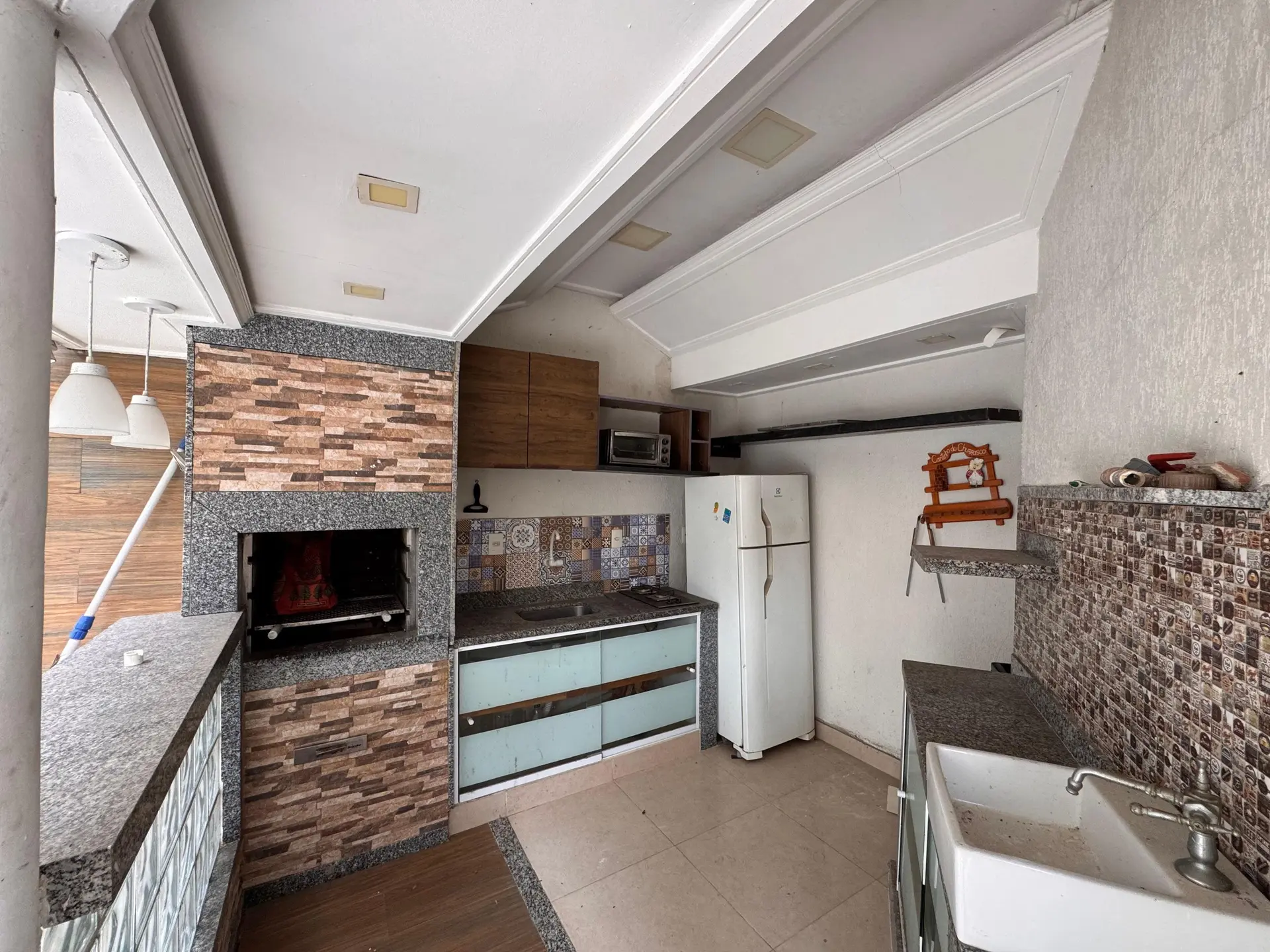 Furnished condo house with 3 bedrooms and laundry setup — photo 25