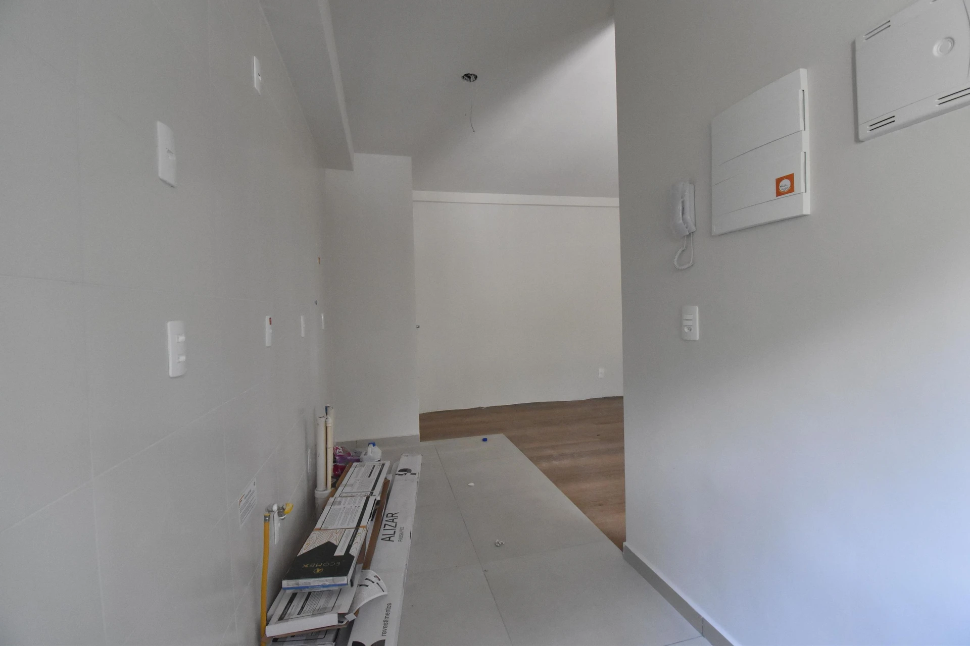 Balcony with a grill in a 3-bedroom apartment, 64 m² — photo 12