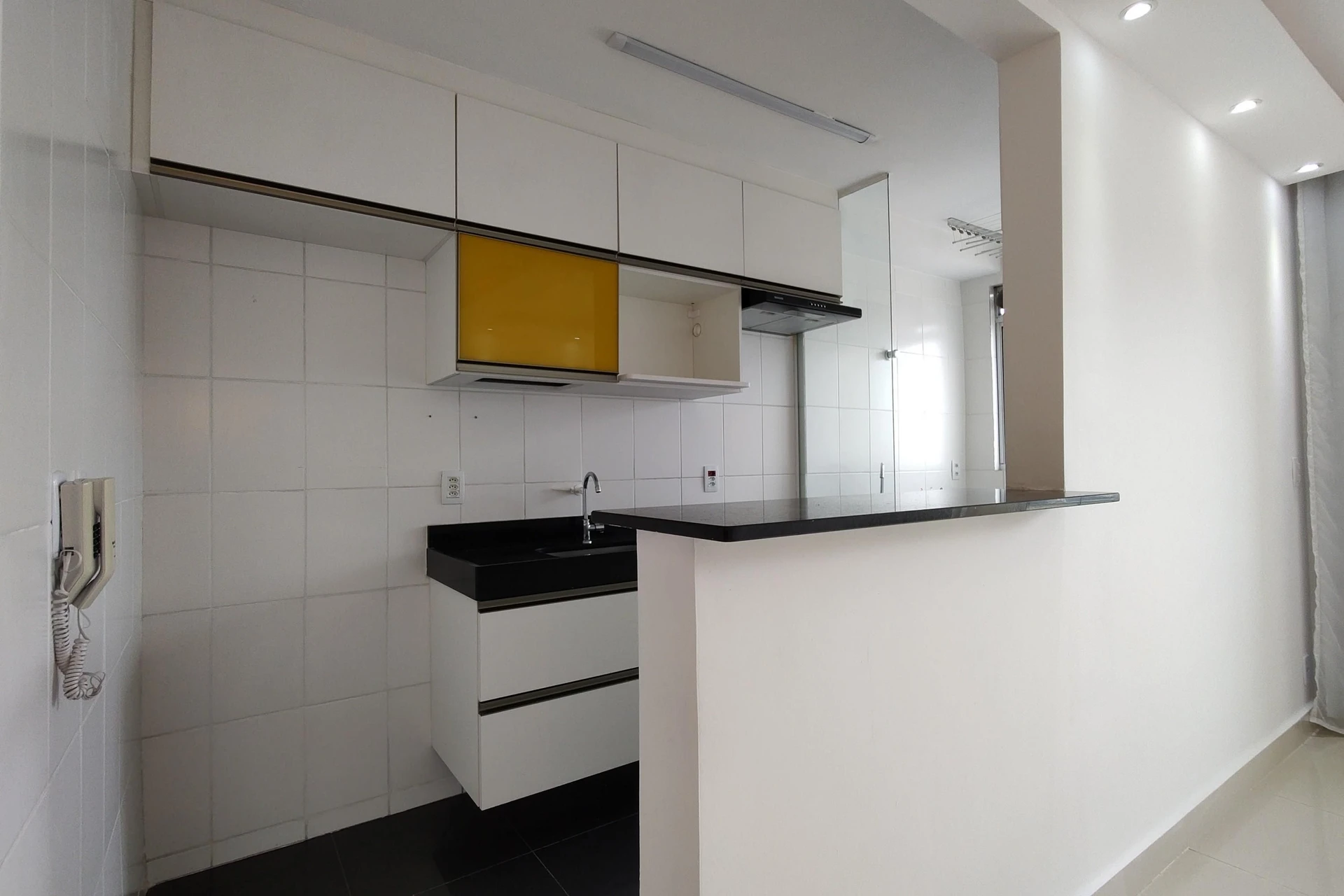 2-bedroom apartment in a building with a gym — photo 16