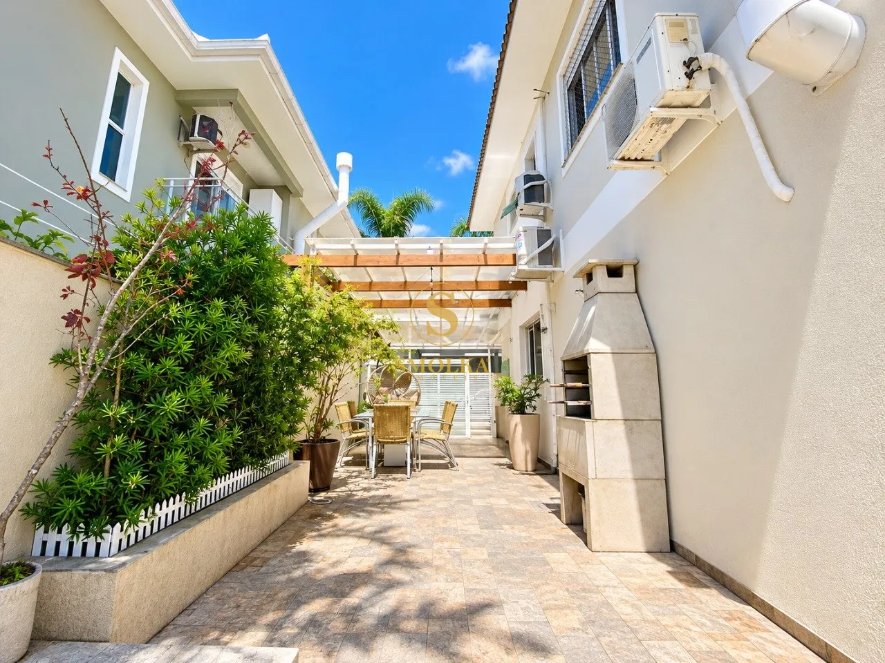 3-bedroom house with a walk-in closet in Florianópolis — photo 58