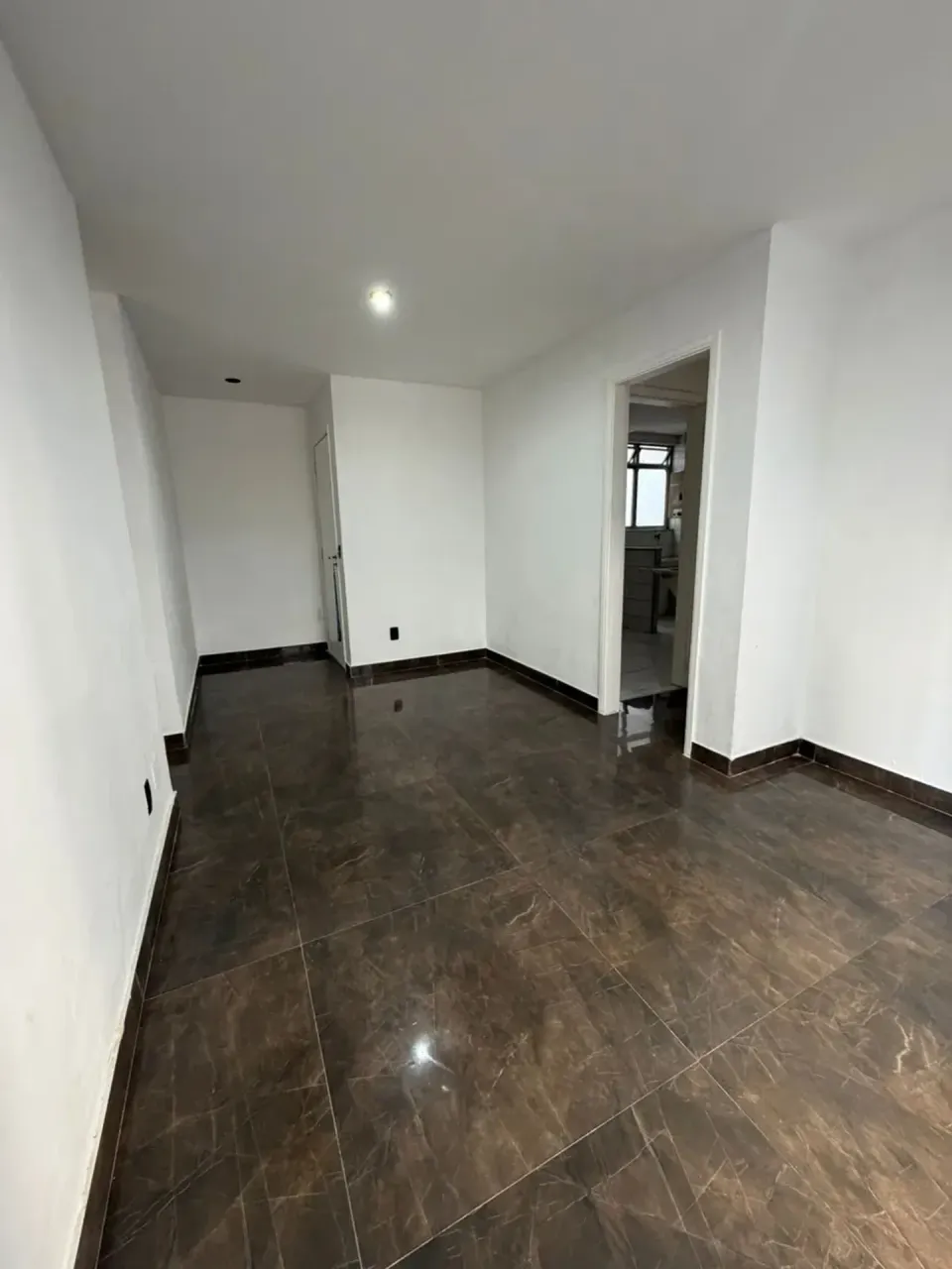 3-bedroom apartment with 2 bathrooms and glass shower — photo 6
