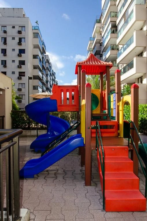 Furnished apartment, 65 m², with a glass-enclosed balcony — photo 4