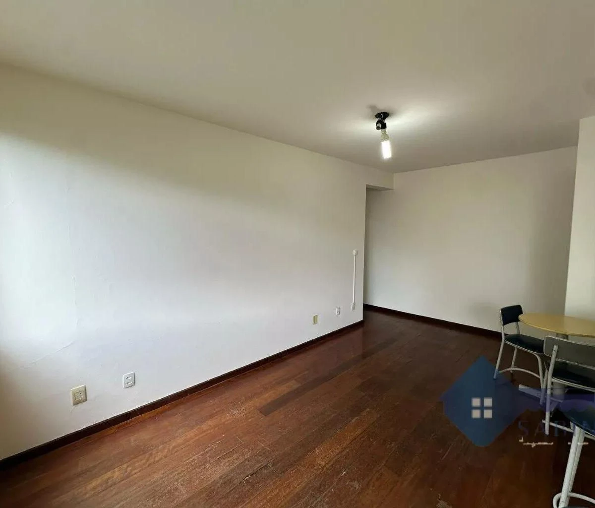 Деревянный пол или ламинат и 1 спальня: квартира 63 м² — photo 13