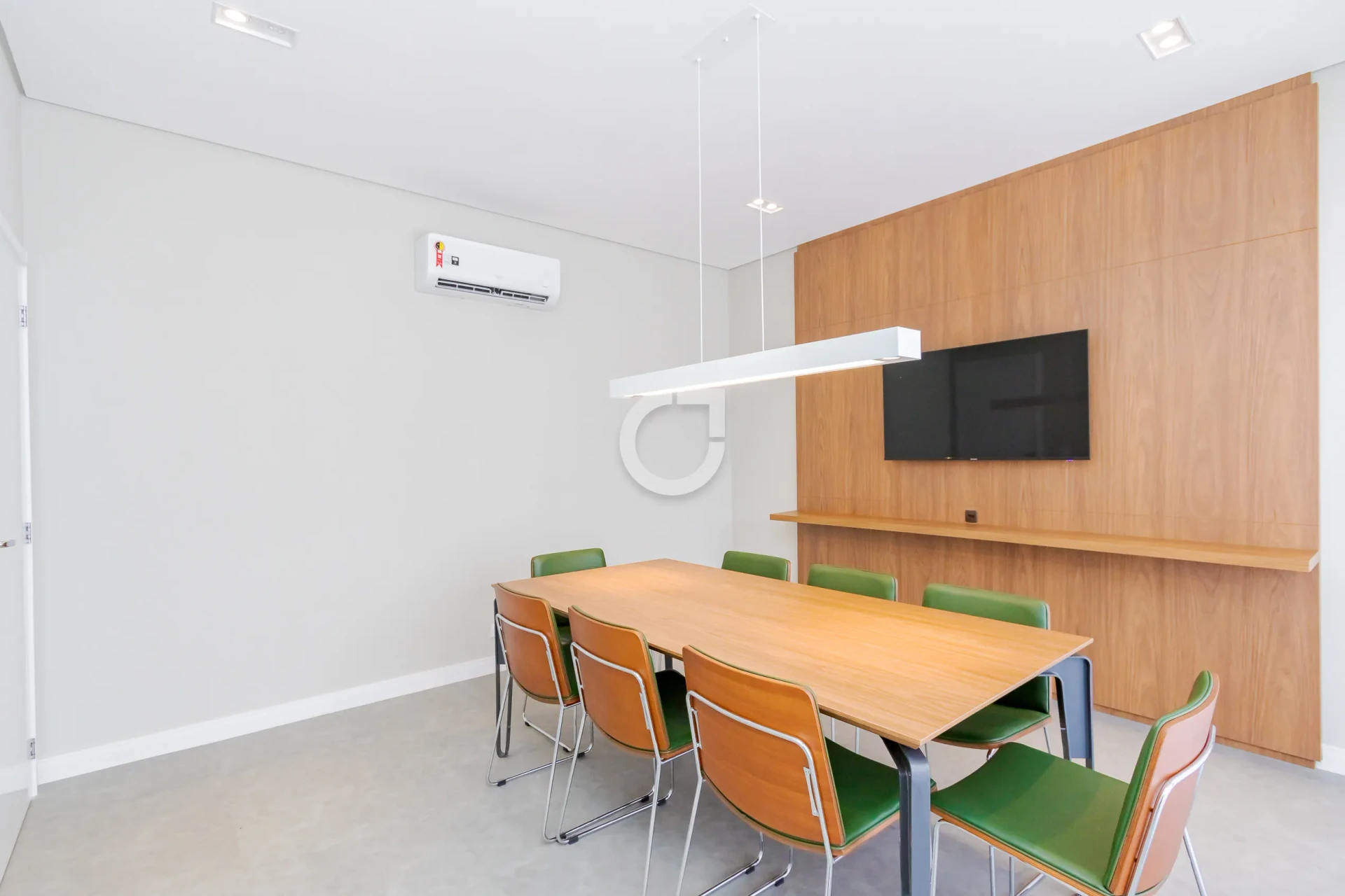 Furnished 1-bedroom apartment with a work area — photo 39