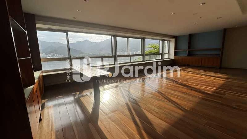Apartamento de 240 m² com 3 quartos e vista marcante — photo 2