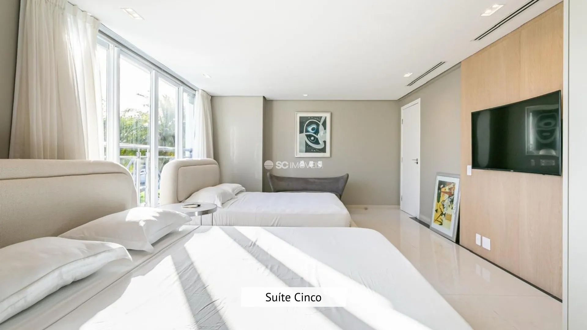 800 m² house with 6 en-suite rooms and 4 parking spaces — photo 37