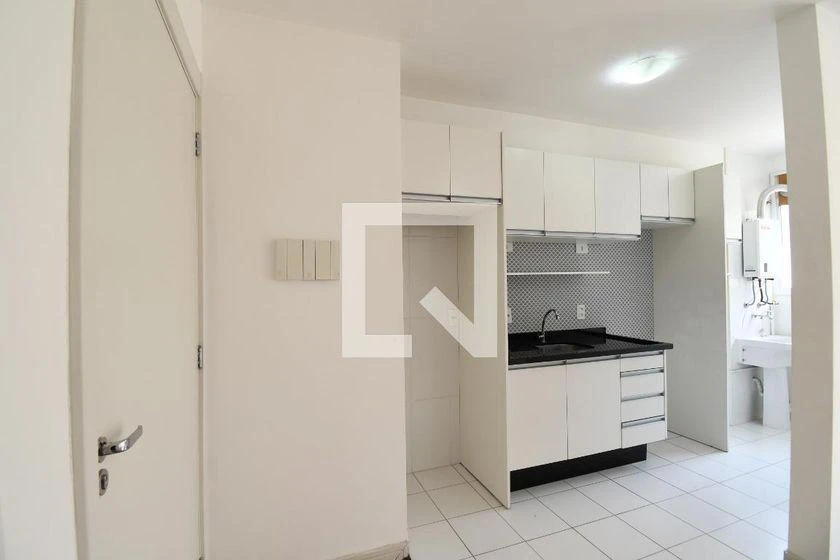 Wood or laminate floors in a 2-bedroom apartment, 86 m² — photo 3