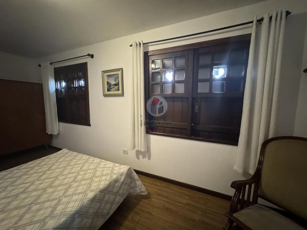 3-bedroom house with a bathtub in Curitiba — photo 22