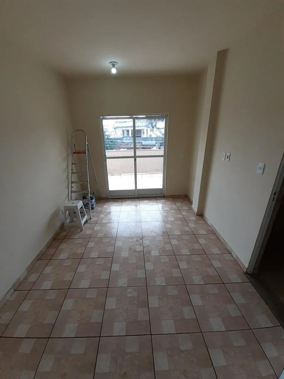 Unfurnished house with a closed kitchen and gas stove — photo 7