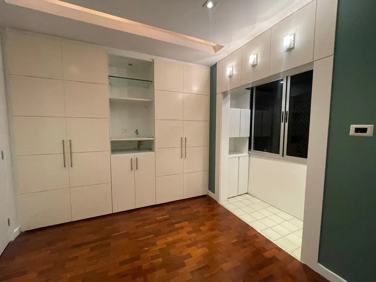 195 m² apartment with 3 bedrooms and glassed balcony — photo 18