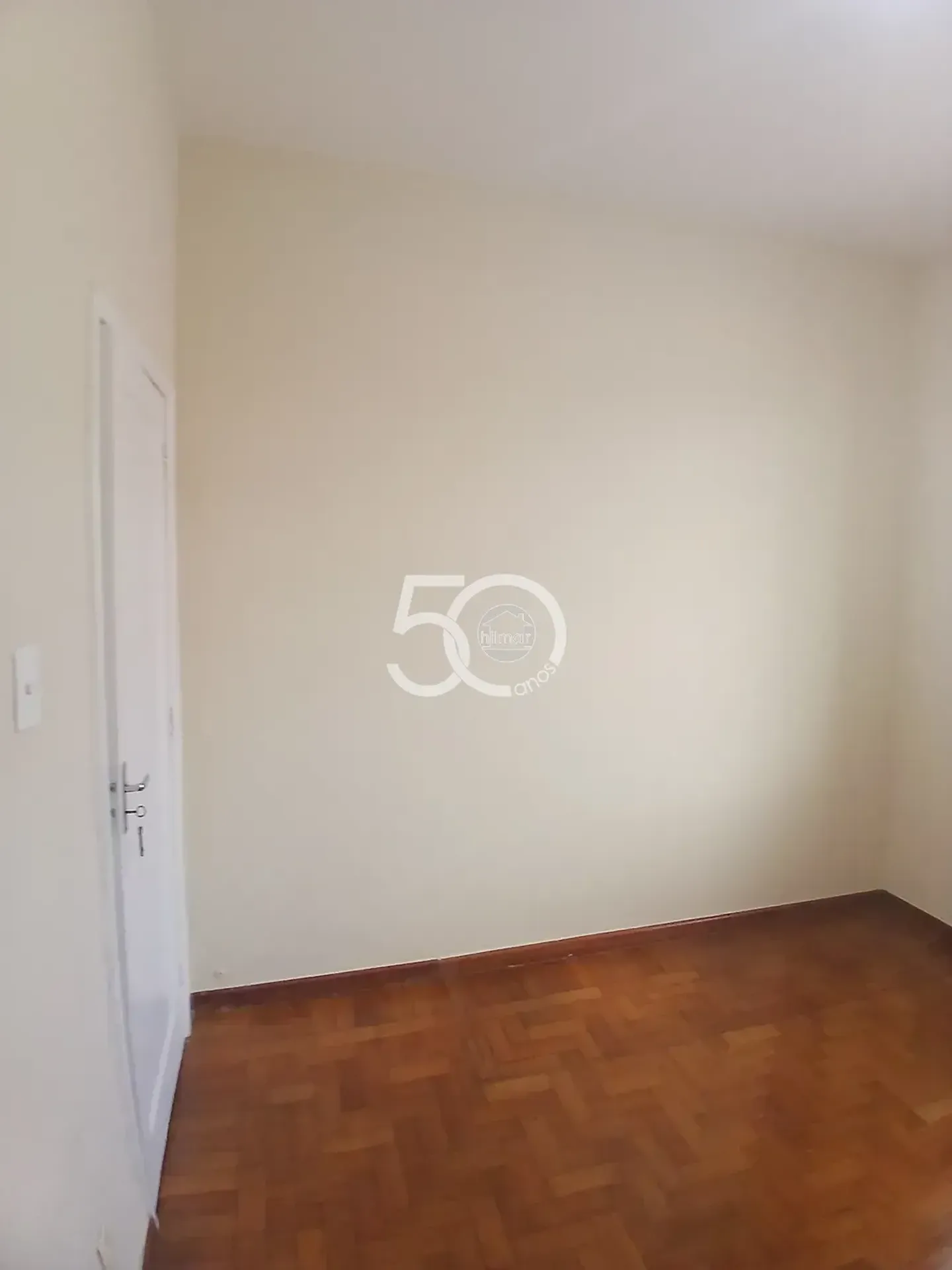 Apartamento de 2 dormitorios con balcón y cocina separada — photo 12